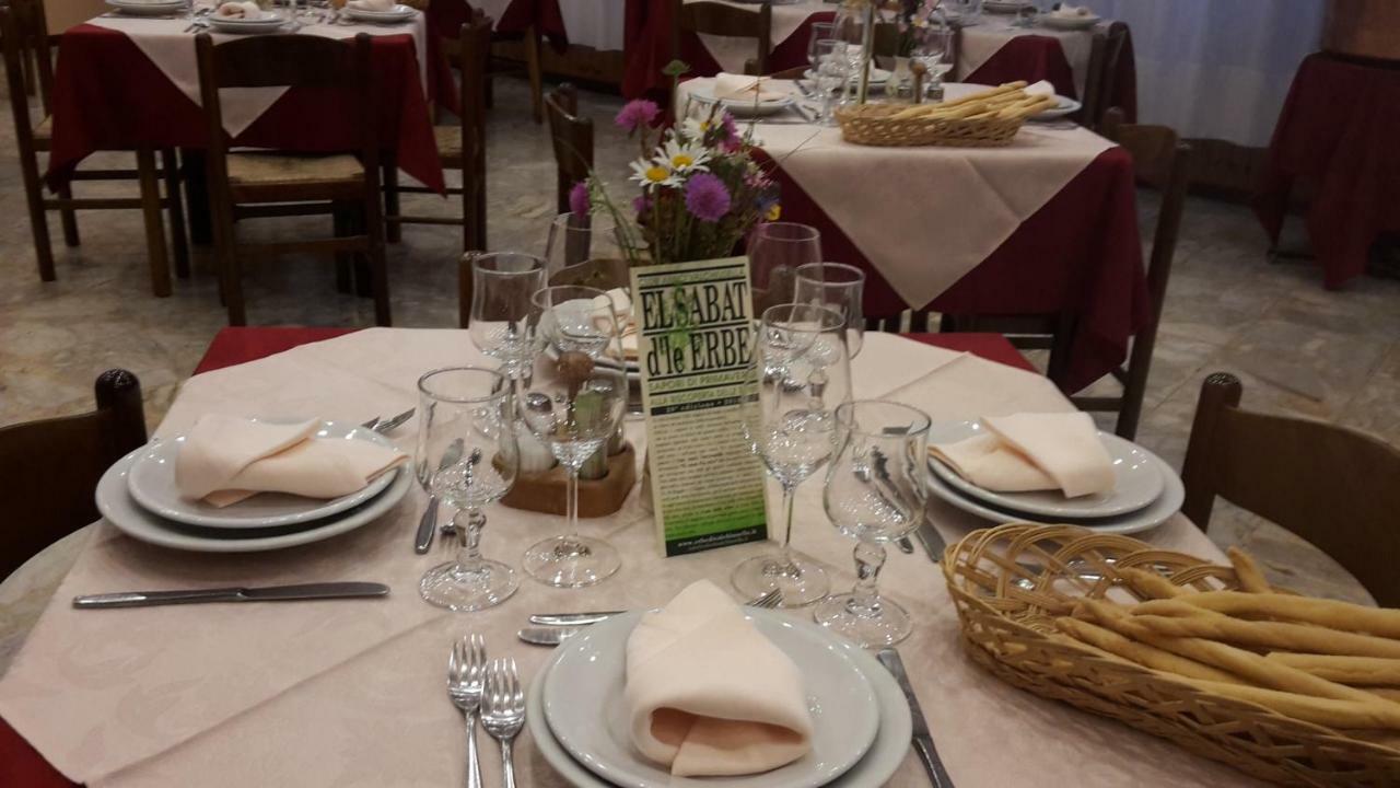Albergo Ristorante Centro Vico Canavese Exterior foto